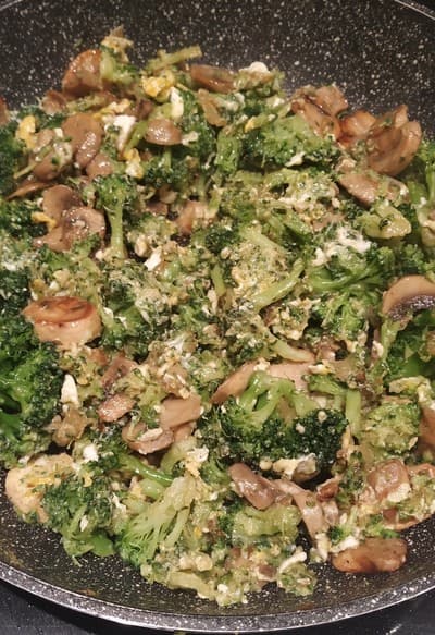 Broccoli strapazzati con funghi