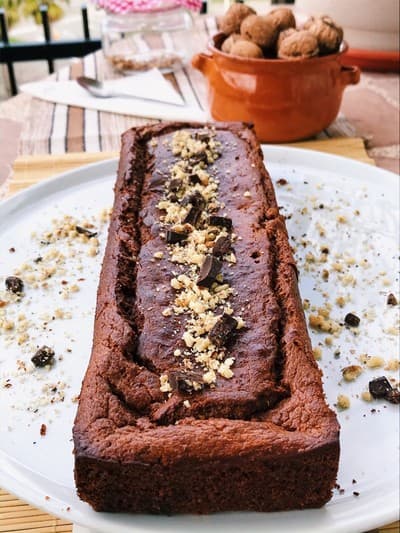 Bizcocho de chocolate y manzana.